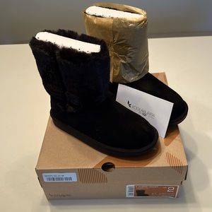 Koolaburra by Ugg for Girls Aubrei Short size 2 Black